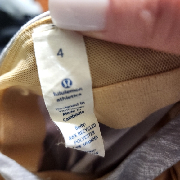 Lululemon Venus tank size 4 - Picture 3 of 3